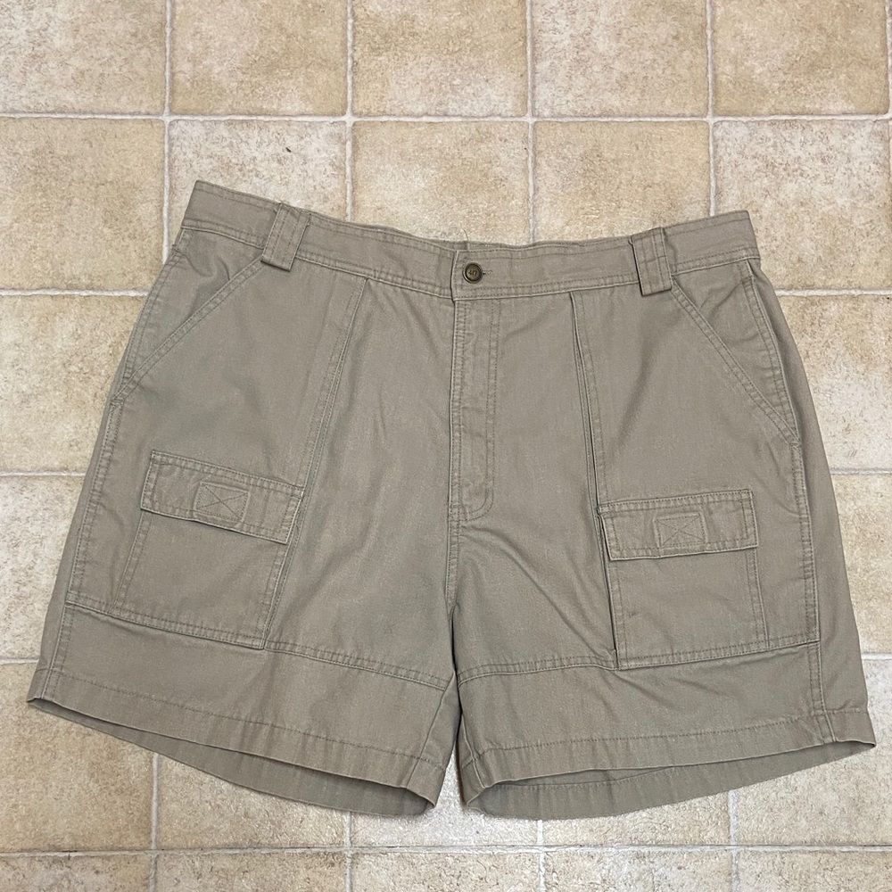 Van Heusen 417 Men's Cargo Shorts in Khaki Size 38